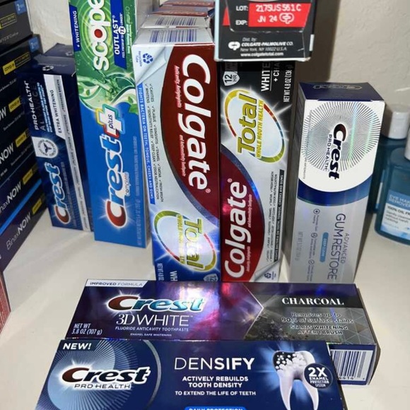 Bundle of laundry and personal care items - Picture 3 of 9